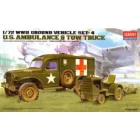 Academy 13403 Vöröskeresztes autó, U.S. Ambulance Tow Truck. 1 72 Ne maradj le