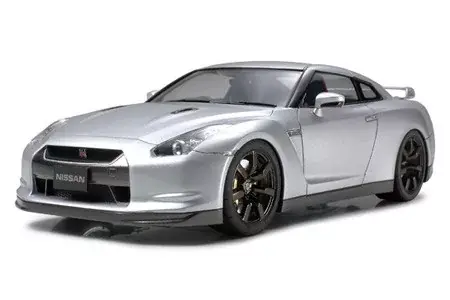 Korlátozott ajánlat Tamiya Nissan GTR autómakett