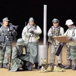Árcsökkenés Tamiya Geman Soldiers at Field Briefing katonai figura készlet