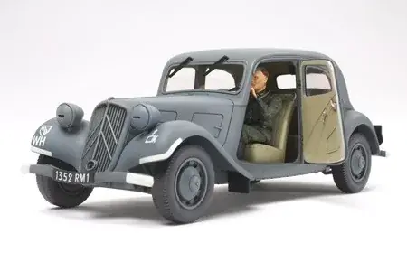 Tamiya Citroen Traction 11CV - Staff Car katonai jármű makett Kiárusítás