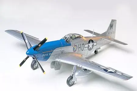 Népszerű Tamiya MUSTANG P-51D repülőgép makett
