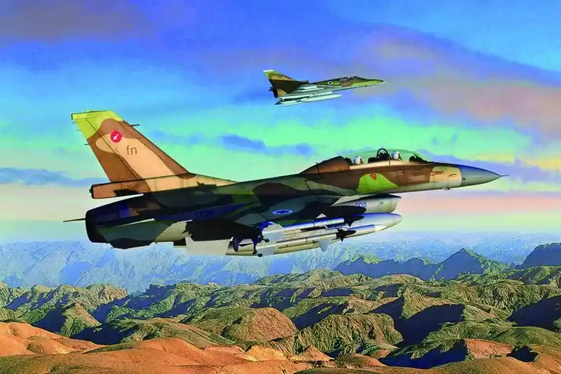 Hobby Boss General Dynamics F-16B Fighting Falcon makett Vedd meg online