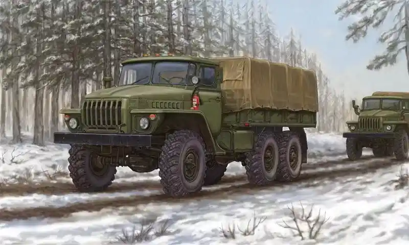 Trumpeter Russian URAL-4320 Truck katonai teherautó / vontató makett Azonnal elérhető