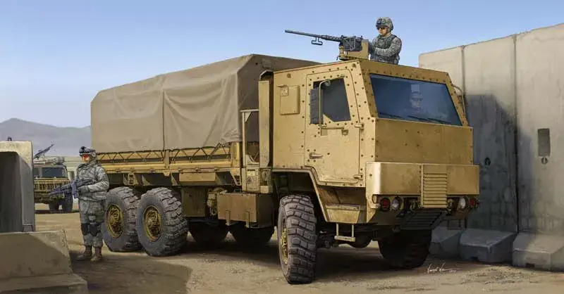 Trumpeter M1083 MTV (ARMOR CAB) katonai teherautó makett Csak ma