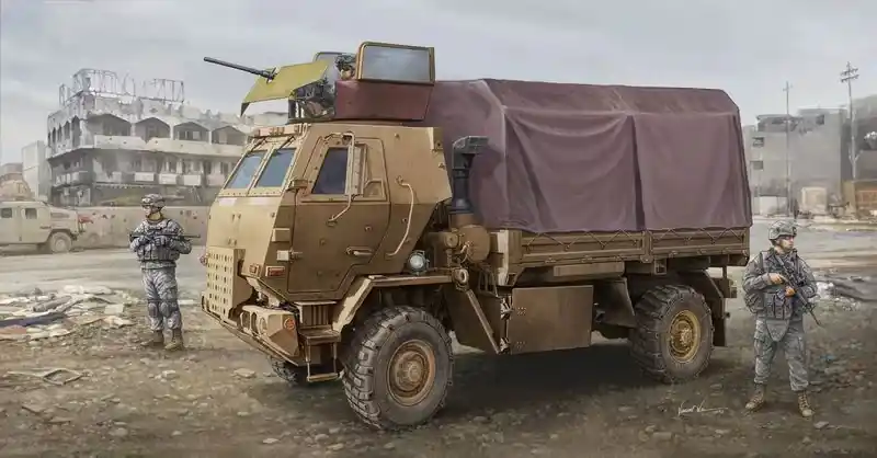 Kiárusítás Trumpeter M1078 LMTV (Armor CAB) katonai teherautó makett