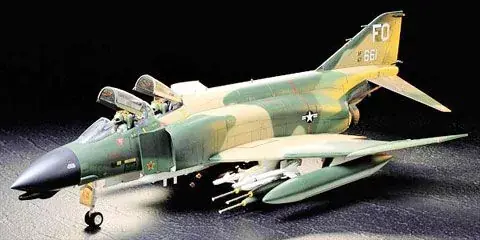 Ne maradj le Tamiya McDonnell F-4 C/D Phantom II repülőgép makett