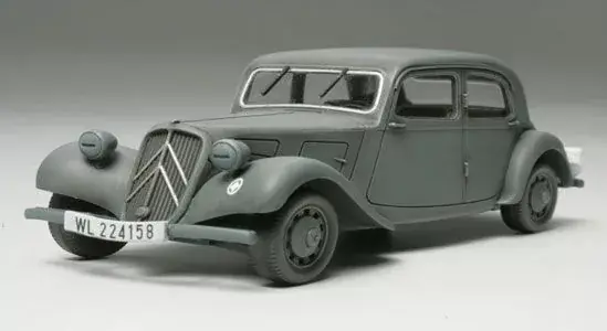 Kiárusítás Tamiya Citroen 11CV Staff Car katonai jármű makett
