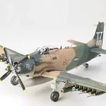 Tamiya Douglas A-1J Skyraider USAF repülőgép makett Azonnali szállítás