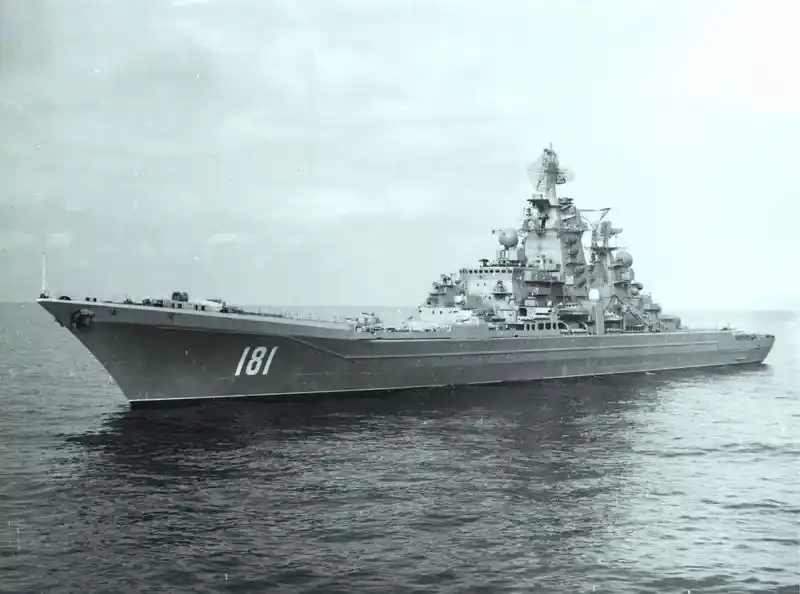 Trumpeter Admiral Ushakov (ex Kirov) 1 350 hajó makett Bestseller
