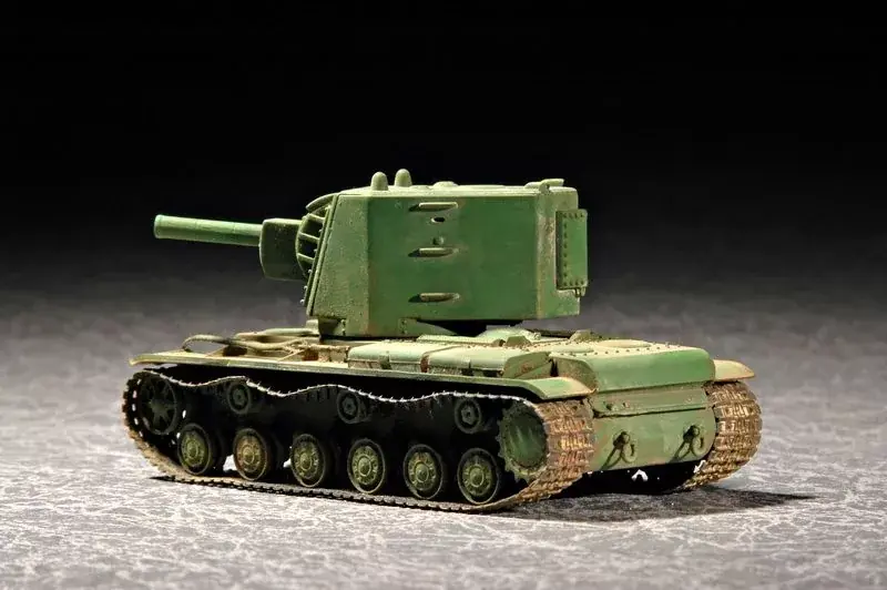 Expressz kézbesítés Trumpeter Soviet KV Big Turret harckocsi makett