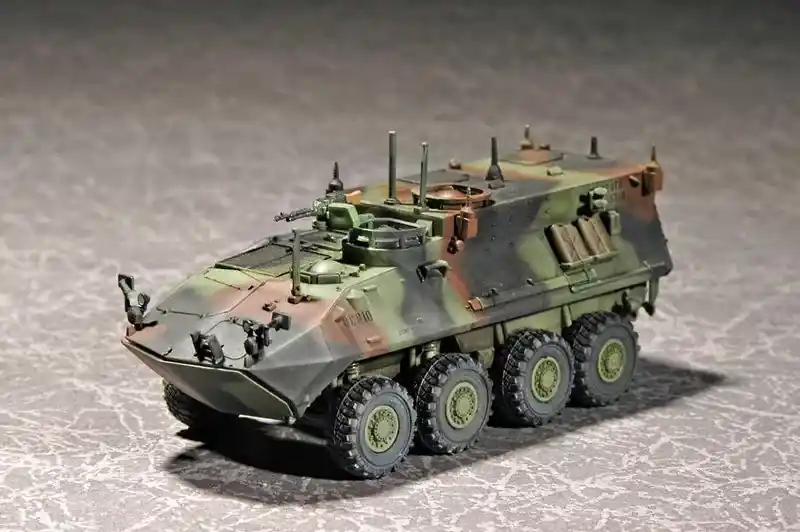 Expressz szállítás Trumpeter US LAV-C2 (Command Control) páncélozott harcjármű makett