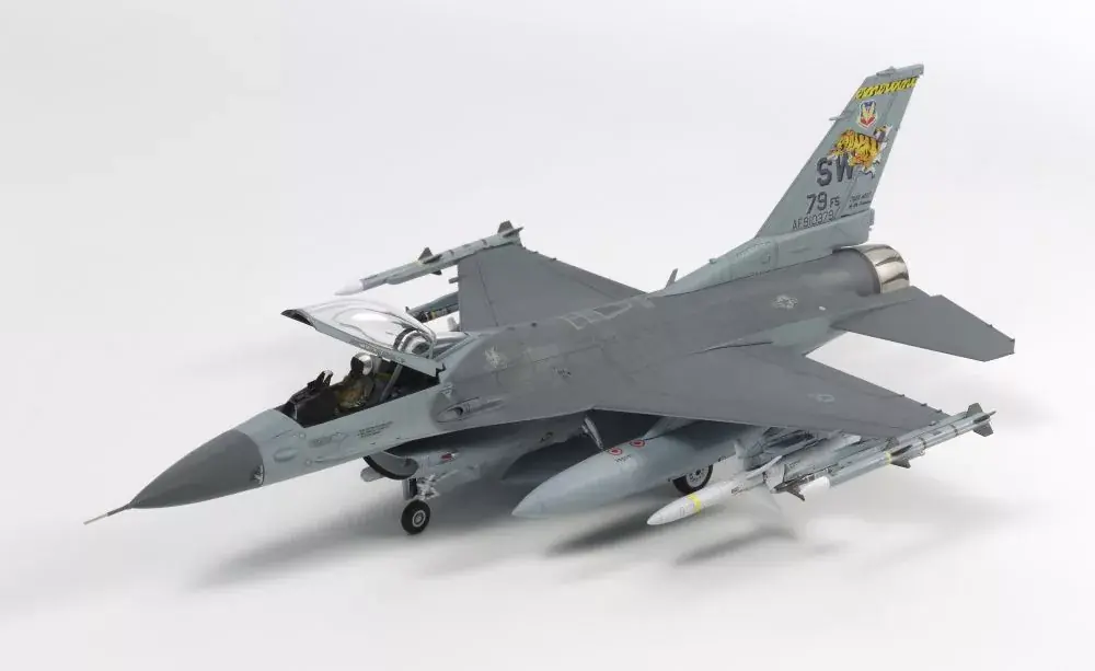 Legnépszerűbb Tamiya F-16CJ Fighting Falcon repülőgép makett