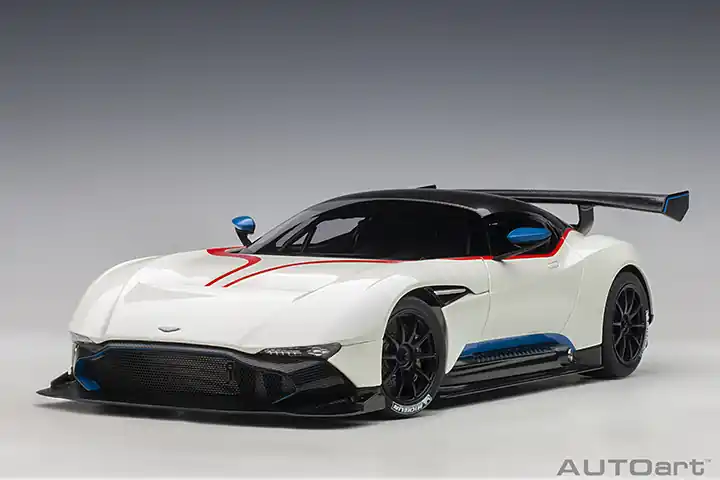 Gyors szállítás Aston Martin Vulcan 2015 modellautó Újdonság