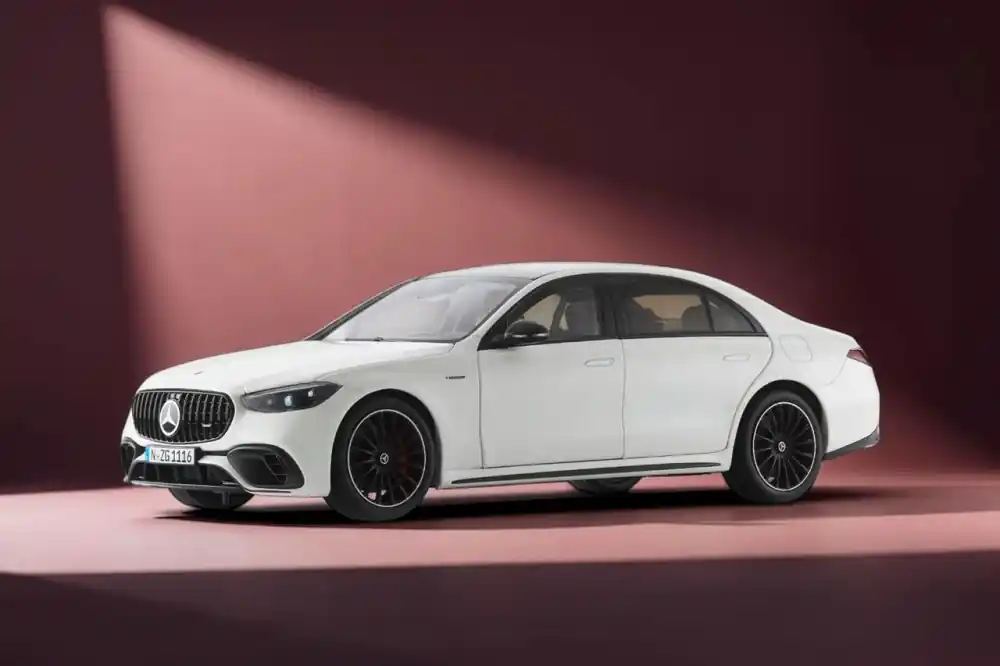 Csak ma Mercedes-AMG S 63 E Performance 2026 modellautó - Opalith white