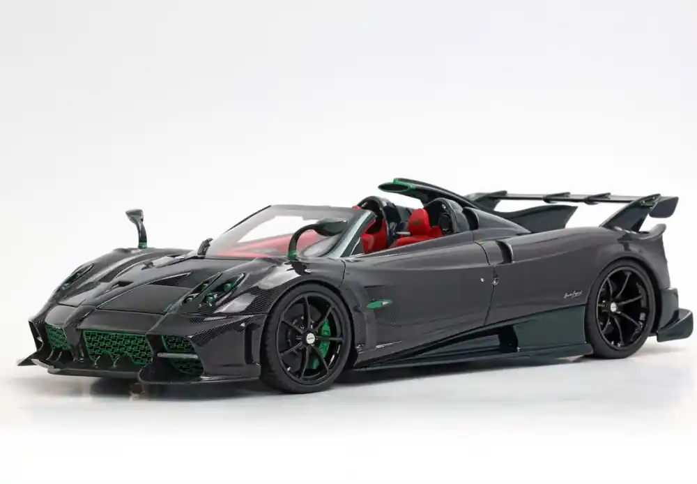 Pagani Imola Roadster 2023 vitrinnel Gloss carbon Limitált Prémium
