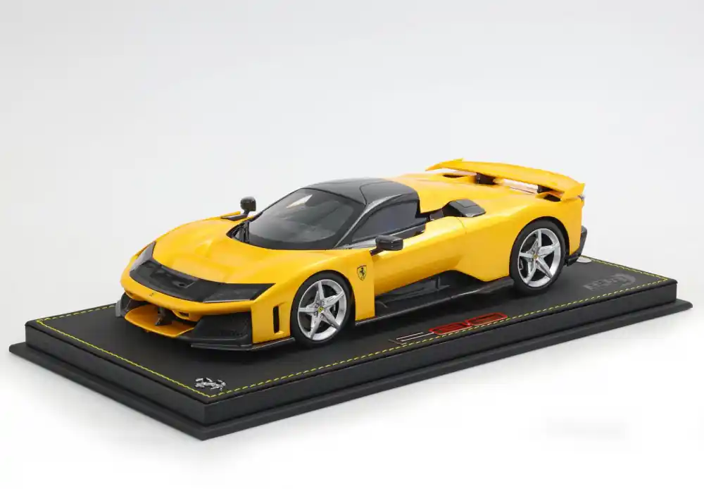 Ferrari F80 2024 Giallo Tristrato vitrinnel Limitált Biztonságos fizetés