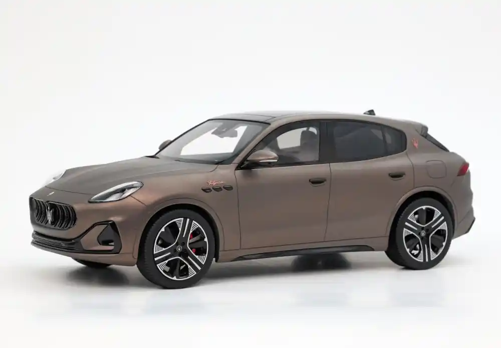 Gyors szállítás Maserati Grecale Folgore 2022 Folgore Copper (vitrinnel) Limitált