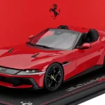 Expressz kézbesítés Ferrari 12Cilindri Spider 2024 Rosso Corsa (vitrinnel) Limitált