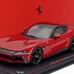 Végkiárusítás Ferrari 12Cilindri Panoramic Roof (Fényes felnikkel) 2024 Rosso Corsa (vitrinnel) Limitált