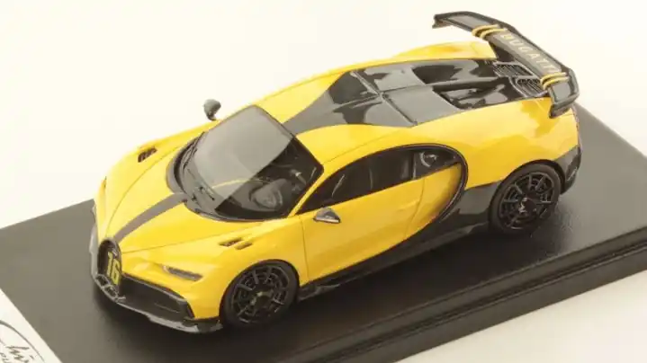 Bugatti Chiron Pur Sport modellautó Kedvezmény