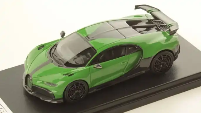 Végkiárusítás Bugatti Chiron Pur Sport 16 modellautó