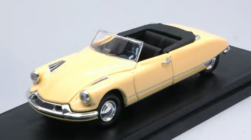 Kihagyhatatlan ajánlat Citroën DS19 Cabriolet 1961 modellautó