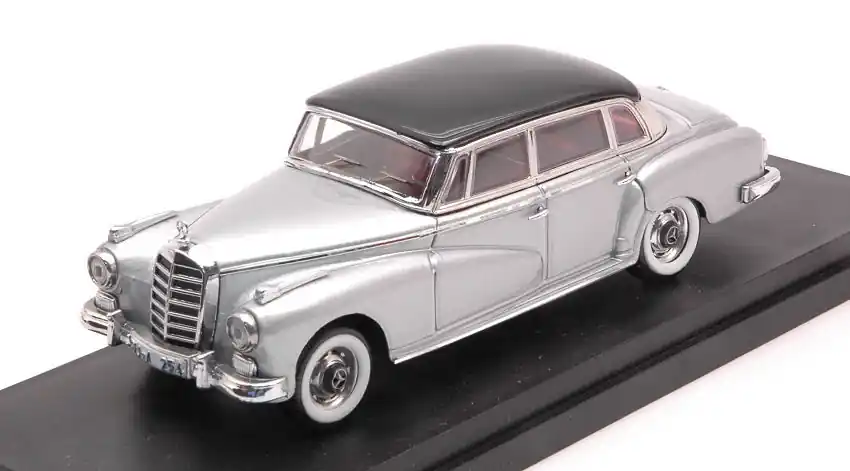 Akció Mercedes-Benz 300 (W189) Adenauer 1951 modellautó
