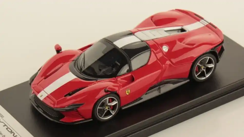 Kiárusítás Ferrari Daytona SP3 modellautó