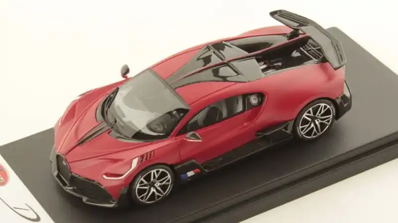 Gyors szállítás Bugatti Divo modellautó