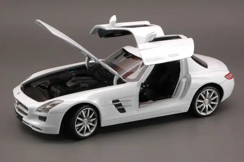 Kedvezményes ár Mercedes SLS AMG modellautó