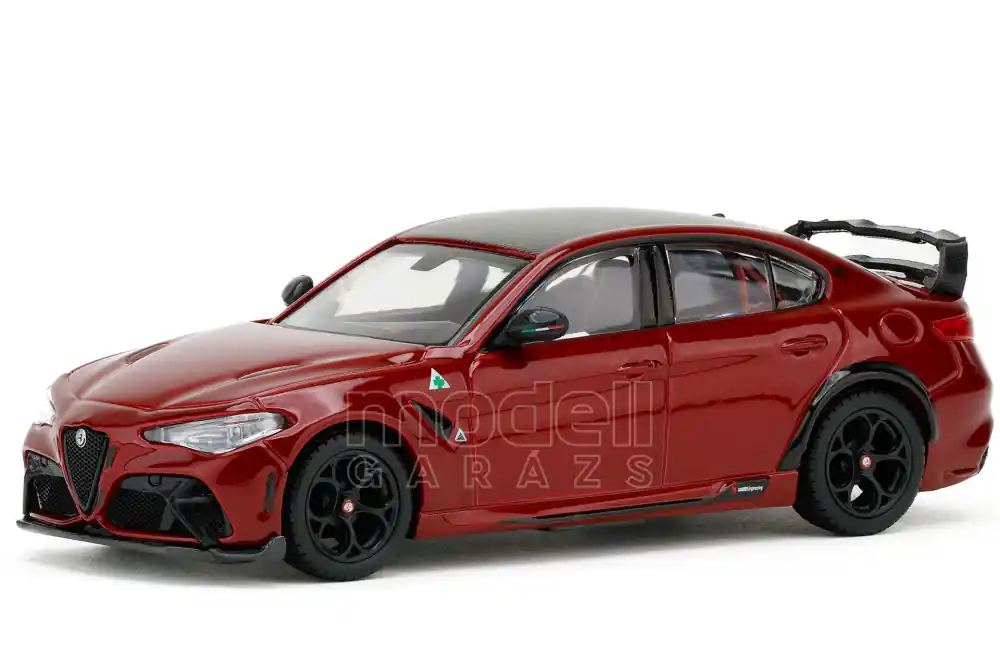 Alfa Romeo Giulia GTAm 2020 modellautó vitrinnel Rendeld meg most
