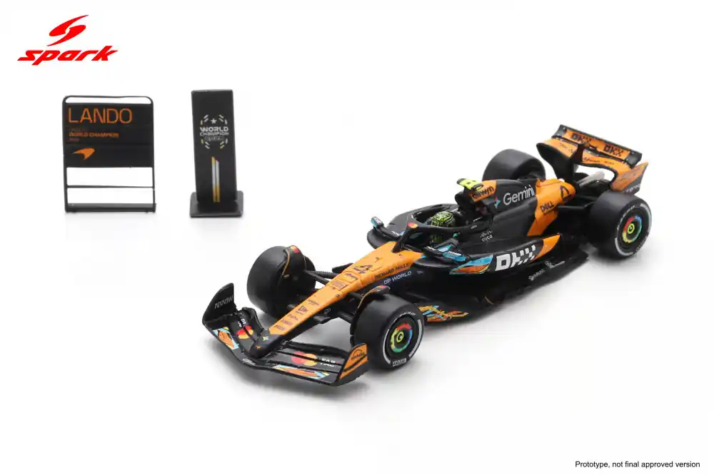 Szuper akció McLaren F1 MCL39 4 Abu Dhabi GP (3rd) 2025 L. Norris világbajnok Pit board táblával