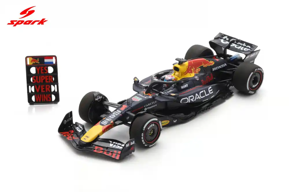 Akció Red Bull F1 RB21 1 Abu Dhabi GP győztes 2025 Max Verstappen Pit board táblával