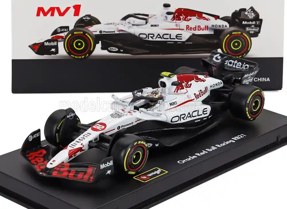 Csak ma Red Bull F1 RB21 22 Japan GP 2025 Y. Tsunoda vitrinnel és pilótával