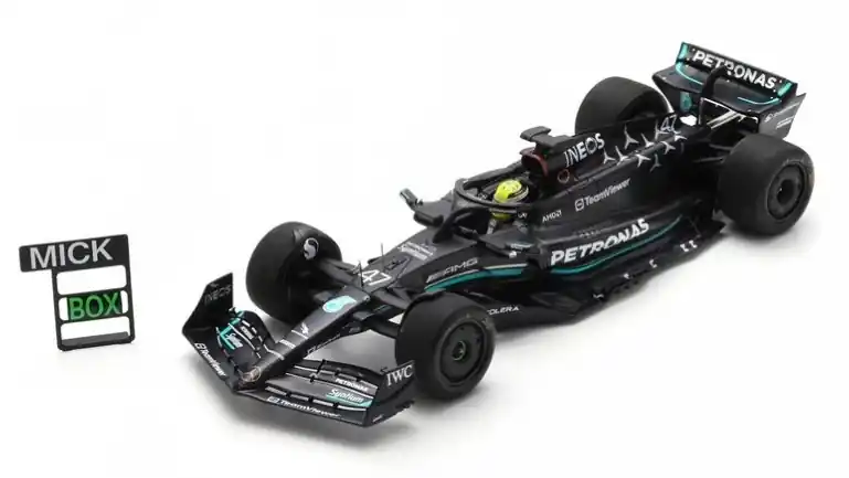 Mercedes F1 W14 47 Spanish GP 2023 Mick Schumacher teszt Pit Board táblával Újdonság