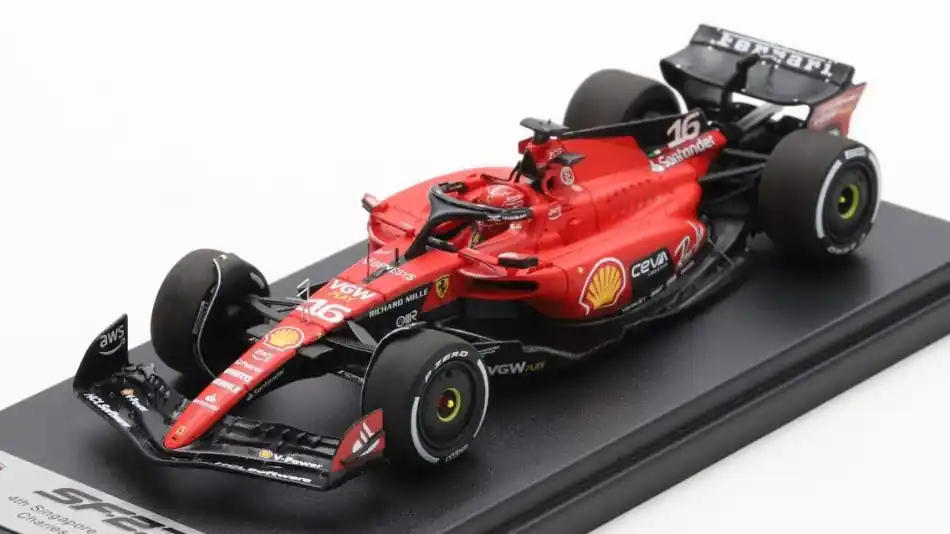 Szuper akció Ferrari F1 SF-23 n.16 Singapore GP 2023 C. Leclerc
