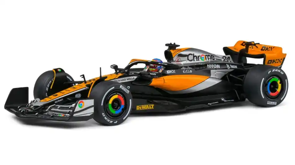 McLaren F1 MCL60 n.81 British GP 2023 O. Piastri vitrinnel és pilótával Rendeld meg most