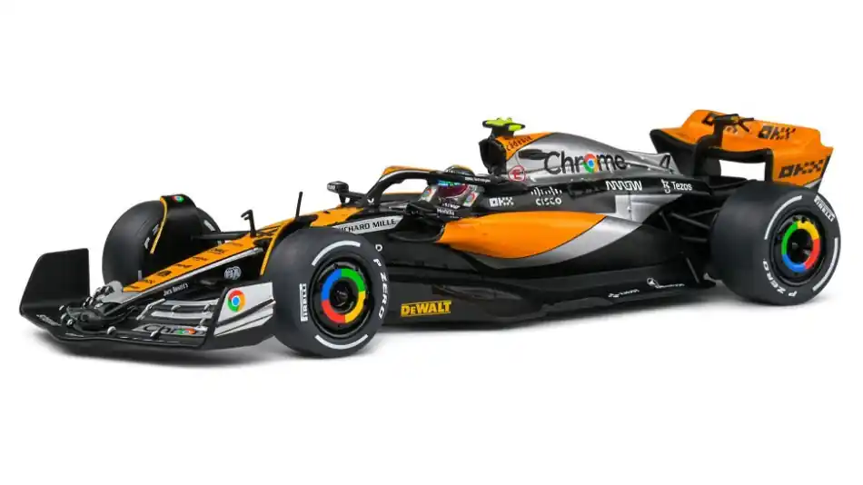 Gyors szállítás McLaren F1 MCL60 n.4 British GP 2023 L. Norris vitrinnel és pilótával