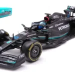 Akciós ár Mercedes F1 n.63 2023 G. Russell modellautó vitrinnel