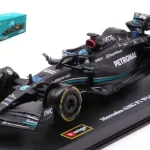 Azonnal elérhető Mercedes F1 W14 n.63 2023 G. Russell vitrinnel és pilótával