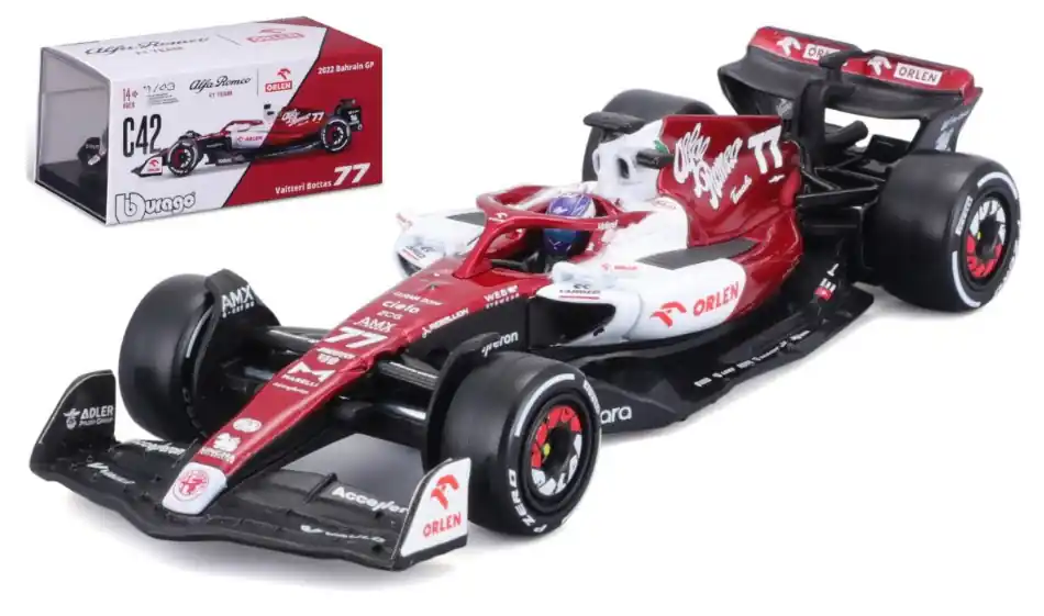 Alfa Romeo F1 C42 n.77 Bahrain GP 2022 Valtteri Bottas vitrinnel és pilótával Szezonális akció