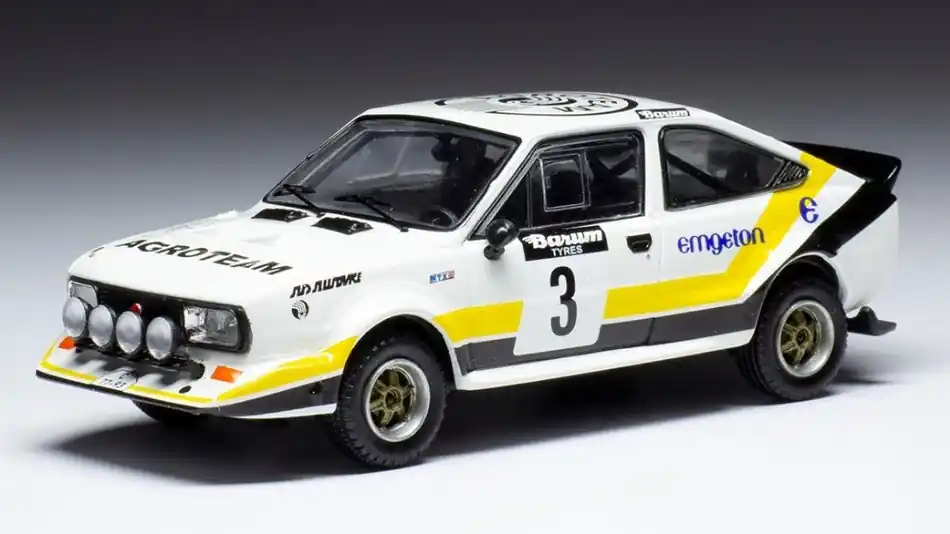 Skoda 160RS MTX (éjszakai változat) n.3 Valasskaa zima rally 1984 V. Blahna - P. Scovanek Ne maradj le