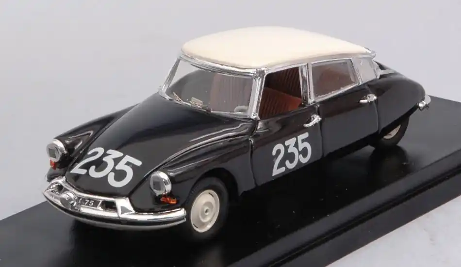 Legkelendőbb Citroën D19 n.235 Mille Miglia 1957 Renaud - Gordine