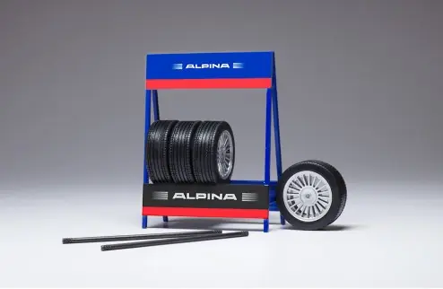 IXO Fém állvány 4 gumiabronccsal Alpina 1 18 Nézd meg most