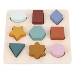 Színes fa formaillesztő puzzle formákkal 9 db-os Szezonális akció